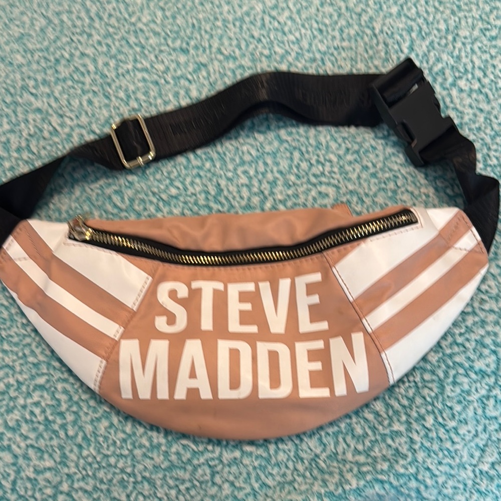 Steve Madden Salmon and White Belt Bag